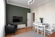 Quiet & Bright 2BR City Apt - Near Metro