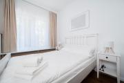 Manufaktura Cosy Apartment by BookingHost