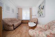 Manufaktura Cosy Apartment by BookingHost