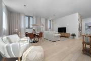 Przestronny Apartament z Tarasem i Parkingiem by Renters Restige