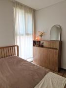 Seoul Jongno, Zenith House, New Construction, Parking Available, One Month StayRelaxation in the city center, 10 minutes to Gyeongbokgung Palace, 10 minutes to Gwanghwamun, City Hospital