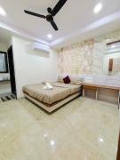 Top Ellora