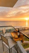 Oceanfront 3BR Apartment 15 Minutes to the Airport, Fast WiFi, Pool, Gym, Sauna and Free Parking