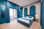 Top Naples