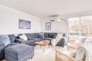 Lincoln City 5BROcean View2 KitchensDog-OK