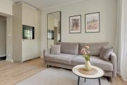 Dworska Suite - Close to the Beach & Regan Park by Downtown Apartments
