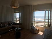 Vida na praia – newly renovated beachfront apartment