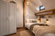 One-Bedroom Apartment with Fireplace near Parliament