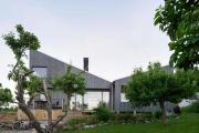 Architect-designed house by Malo streams