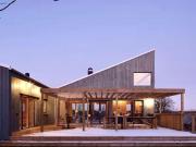 Architect-designed house by Malo streams