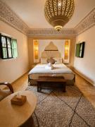 Riad Privé Chic 10 pers, piscine, petit-déjeuners, proche Jemaa el-Fna