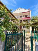 Spacious retro 3-bedroom home 130m2 in Zadar, Puntamika Borik beach area