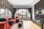 Spacious 3BR Downtown Hub Workspace & Fast WiFi