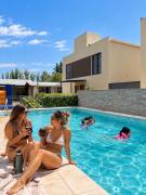 Vineyard Olive Inn -Pool & Wine Route Experience