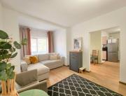Mezzanine 25 - Spacious home in Old Town
