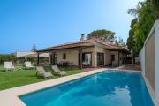 Villa in walking distance to amenities
