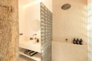 Spacious Modern Villa Tuga 5BR Pool Villa in Central Bingin