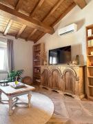 Casa Laurus - Elegant Tuscan Apartment with Balcony & Hillside Views