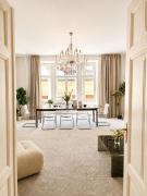 Design 3BR Old Town Apt with Castel & Cathedral View-Free Parking