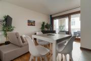 GuestHost - Bright Apartment with Balcony near MM3