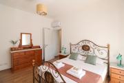 Elegant & Quiet Chic Home - Near Station, Balcony