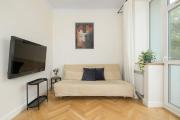 Practical Studio with Balcony & Parking in Warsaw by Noclegi Renters