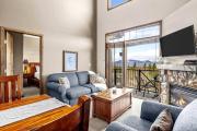 Mountain Loft Ski In Ski Out with Hot Tub