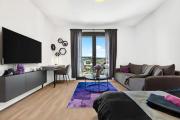 BNB Metropolis Retreat with Balcony and Parking