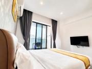 Skyline Grand City Condo