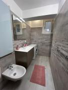 Bright and Quiet Apartment near Central Station