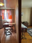 Three-room apartment in the center