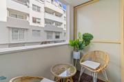 1BR balcony stay near U1 metro and Donau Zentrum