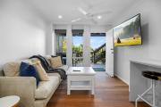 Top Kurrajong