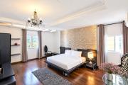A&EM - The Petit Hotel