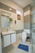 ALOHA SAIGON HOSTEL - Less-touristy location, Spacious rooms, Bathroom with a glass partition, airport - train station proximity