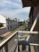 Modern suite at Maboneng with Wi-Fi & SmartTV Modern suite at Maboneng with Wi-Fi & SmartTV