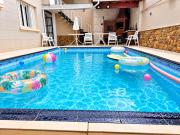 Belíssima Casa a Beira Mar com Piscina Aquecida Cobrado a Parte, 5 Quartos com Ar Condicionado, Amplo Salão de Jogos com Mesas de Bilhar e Pebolim, Amplo Espaço Externo com Churrasqueira em Deck Gourmet Coberto frente a Piscina,Tudo isso á Beira 