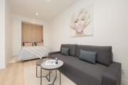 Comfortable Apartment and Studio with Parking and Access to Fitness Gym and Sauna by Noclegi Renteres