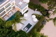 Modern Luxury Beachfront Vacation Home - Footprints