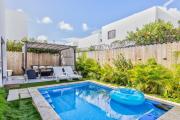 Tropical villa with Pool & Jacuzzi near beaches