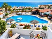 Soleggiato attico vista mare e piscina SC768