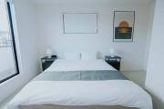 Stylish 2 Story 4BR Home with Parking by Restavio