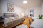 Old Town Design Apartment for 5 - Balcony & AC