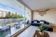 Laguna navegable y piscinas · 2D con terraza
