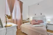 The Royal Goat 3BR Apartment Old Town