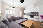 Metro Politechnika Spacious Apartment by BookingHost