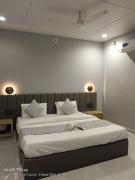Hotel Tirth
