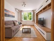 Comfort 14 - Quiet City Apartment with Free Parking