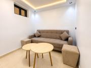 Modern stay, 1 min to beach, shops & essentials