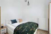 Jasny Apartament w Świnoujściu Blisko Portu by Noclegi Renters